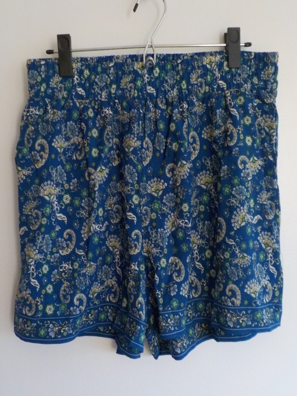 Max Studio Shorts - X-Large - Boho Paisley Pockets  - Blue/Green/White (827)